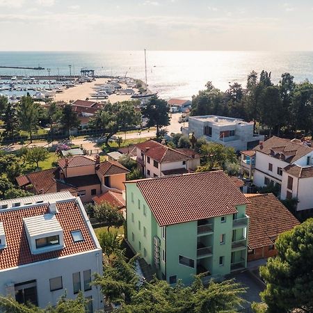 Andrea House With Apartments Umago Esterno foto