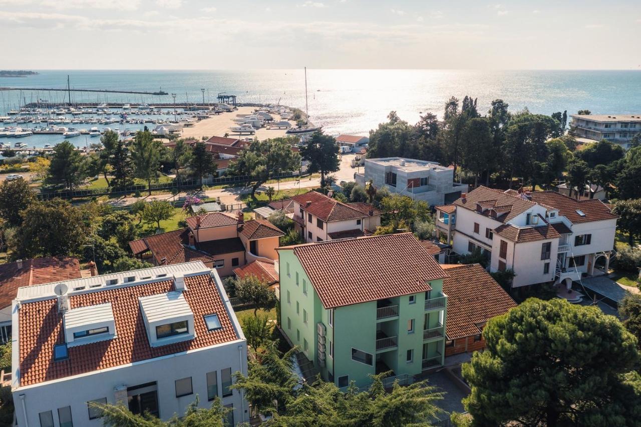 Andrea House With Apartments Umago Esterno foto