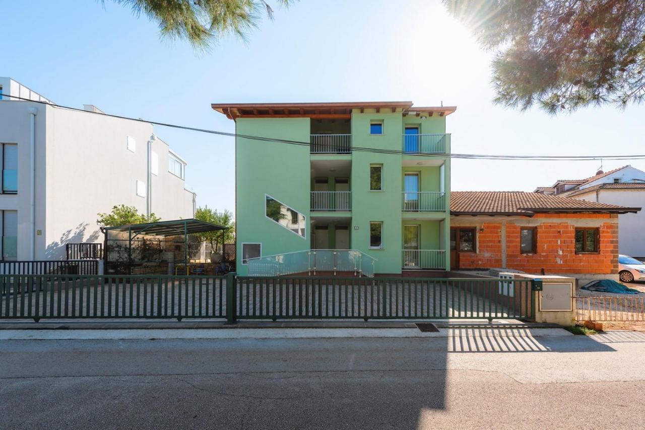 Andrea House With Apartments Umago Esterno foto
