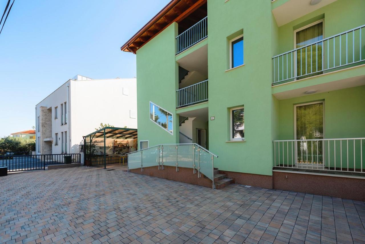 Andrea House With Apartments Umago Esterno foto