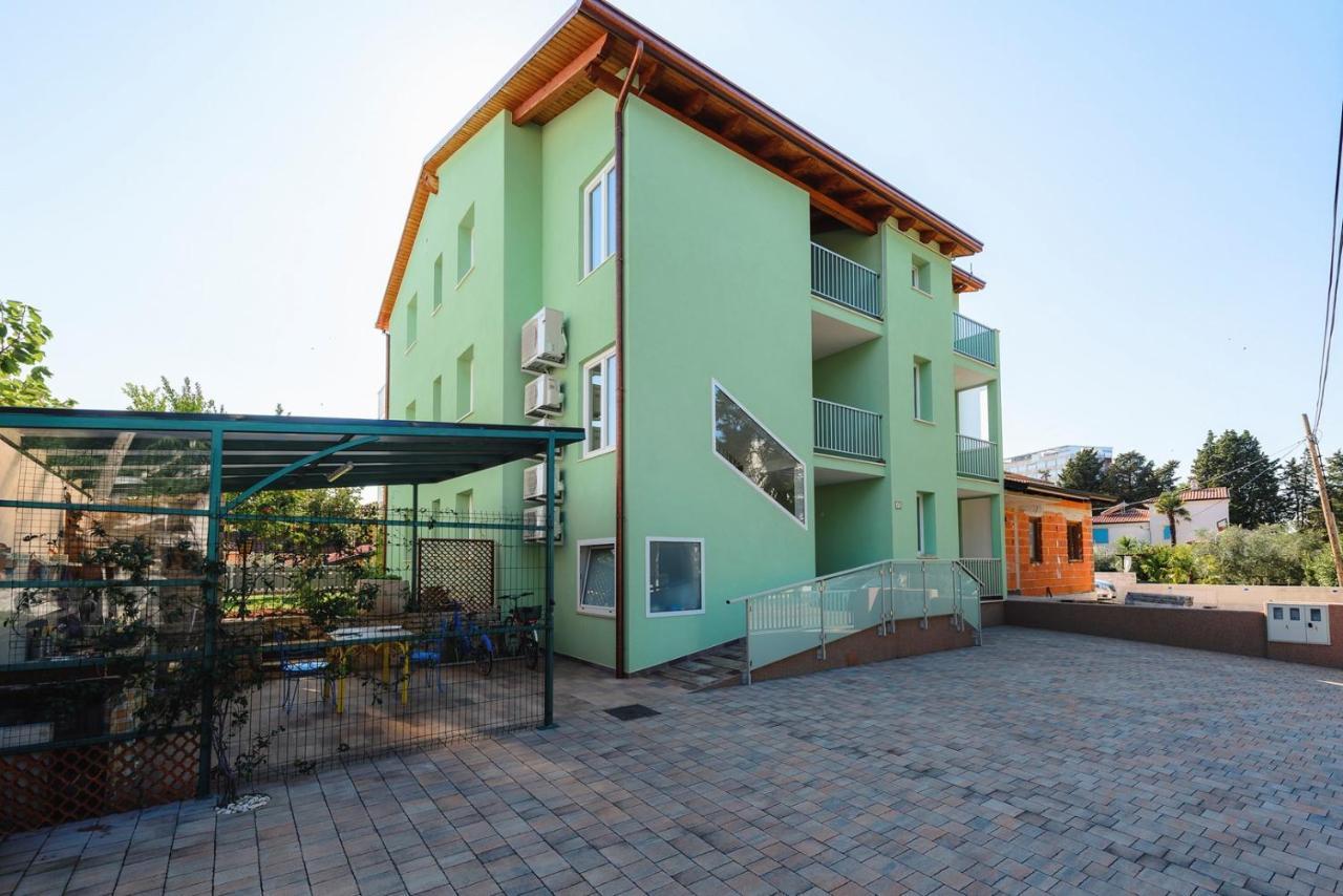 Andrea House With Apartments Umago Esterno foto