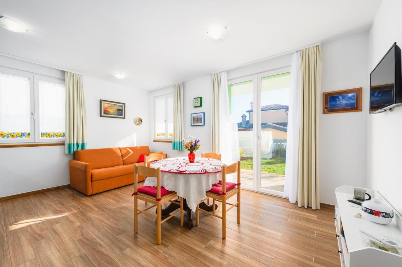 Andrea House With Apartments Umago Esterno foto