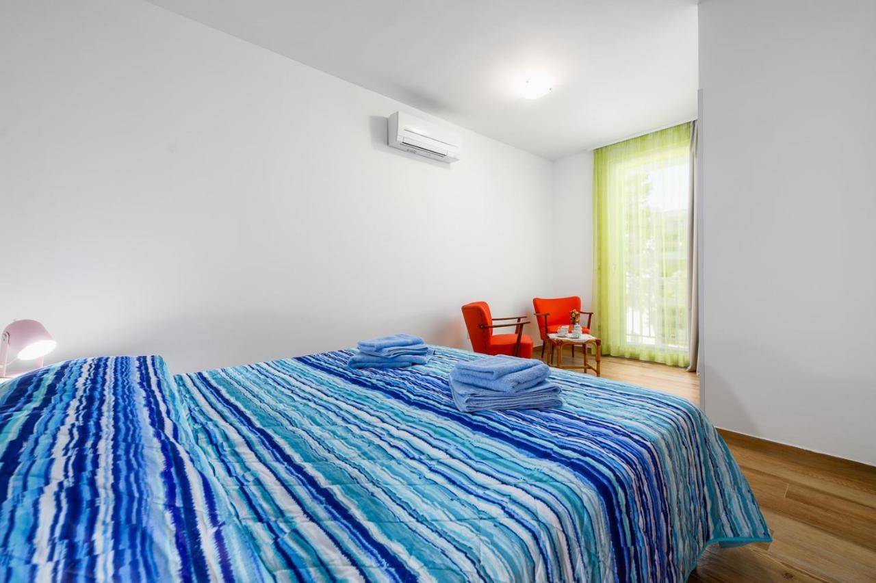 Andrea House With Apartments Umago Esterno foto