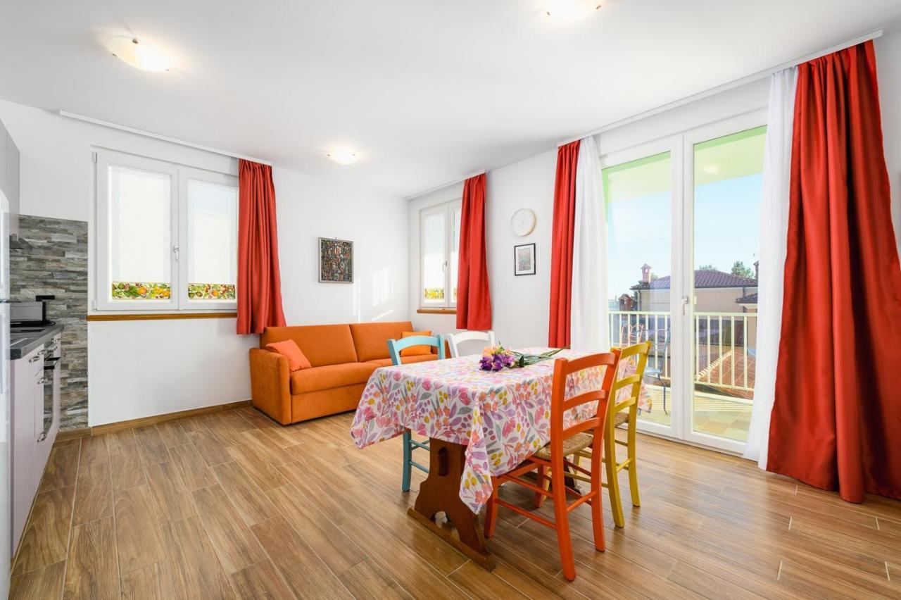 Andrea House With Apartments Umago Esterno foto
