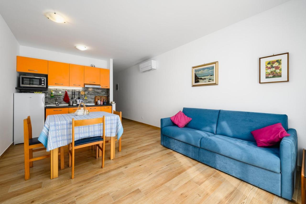 Andrea House With Apartments Umago Esterno foto