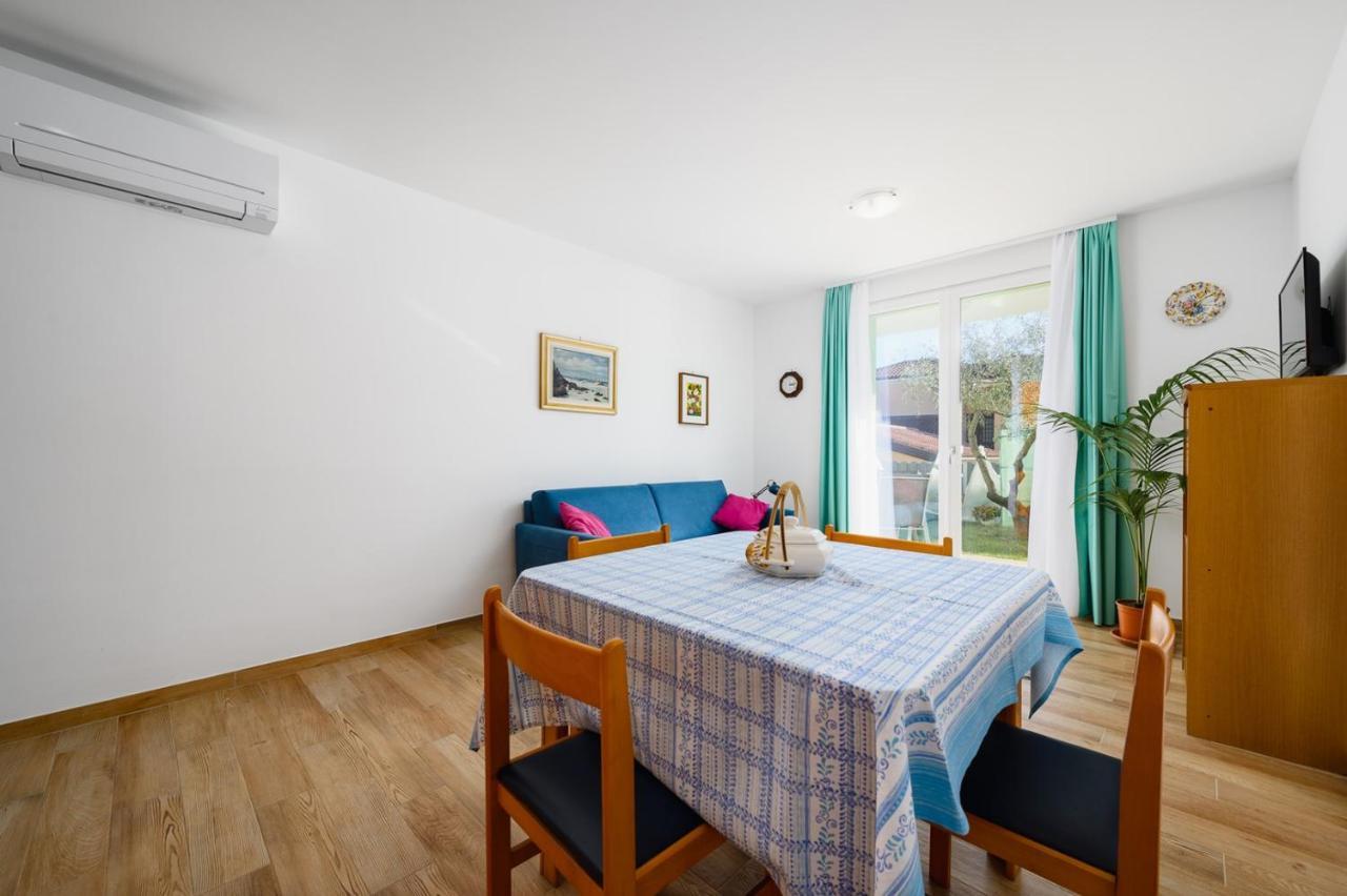Andrea House With Apartments Umago Esterno foto