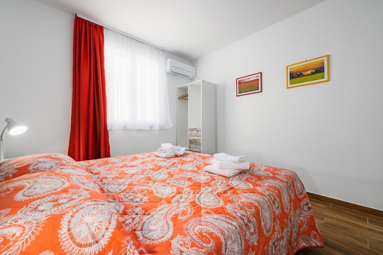 Andrea House With Apartments Umago Esterno foto