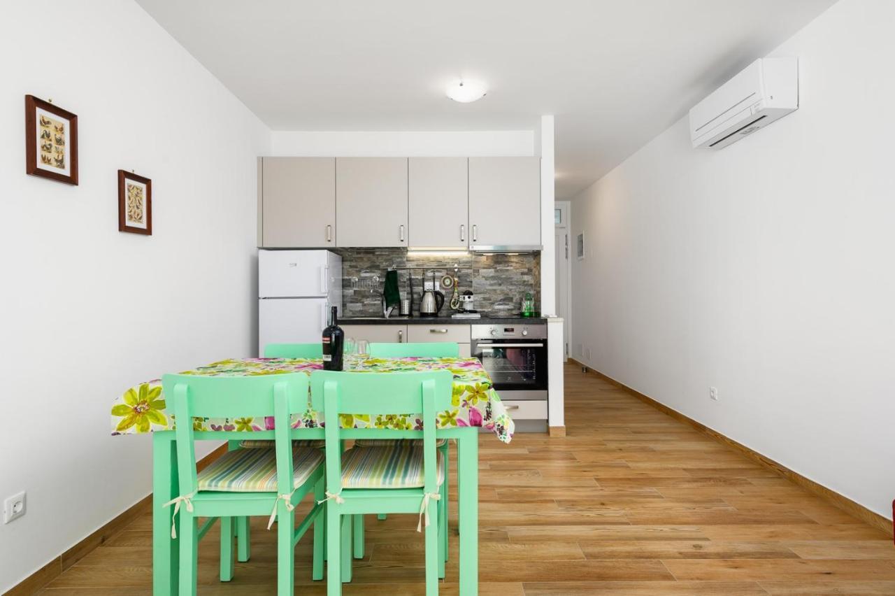 Andrea House With Apartments Umago Esterno foto