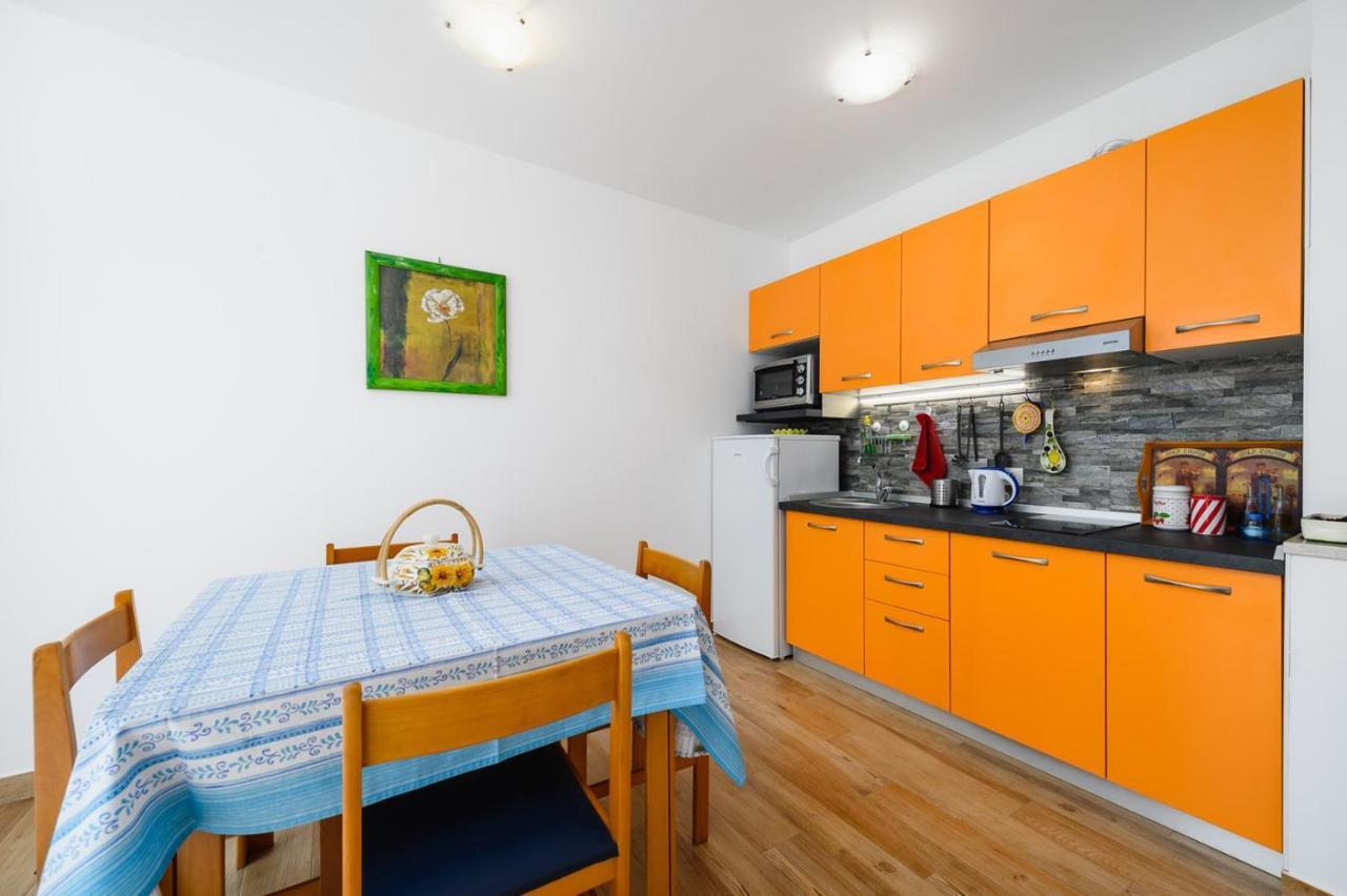 Andrea House With Apartments Umago Esterno foto