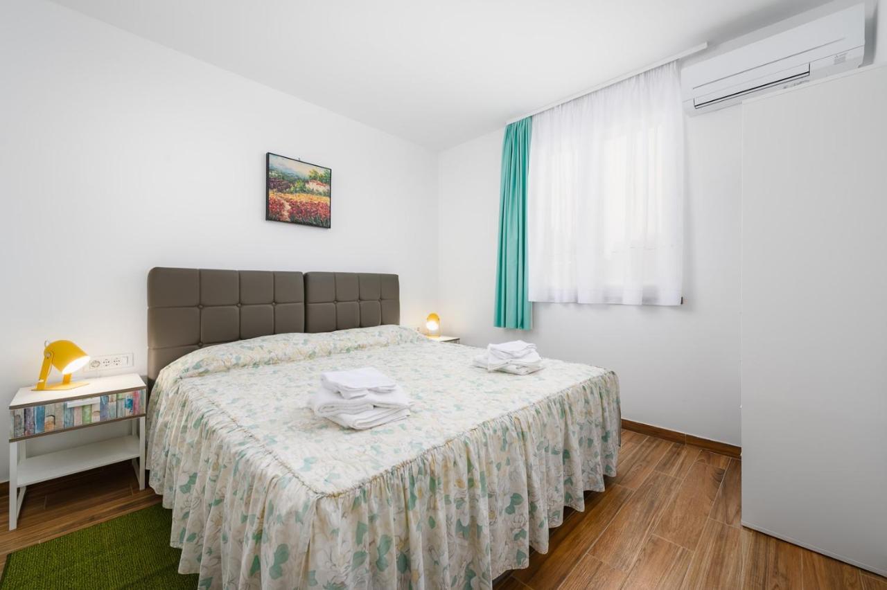 Andrea House With Apartments Umago Esterno foto