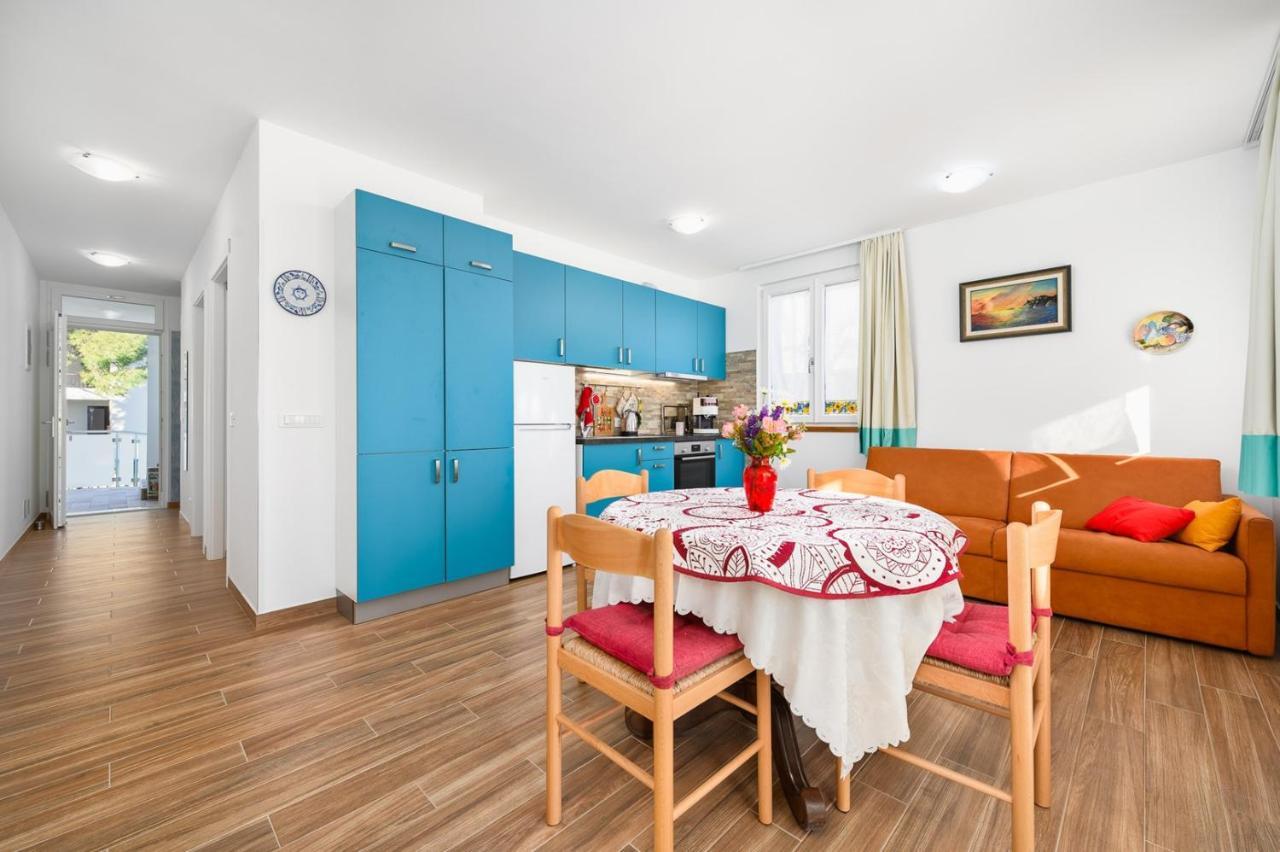 Andrea House With Apartments Umago Esterno foto