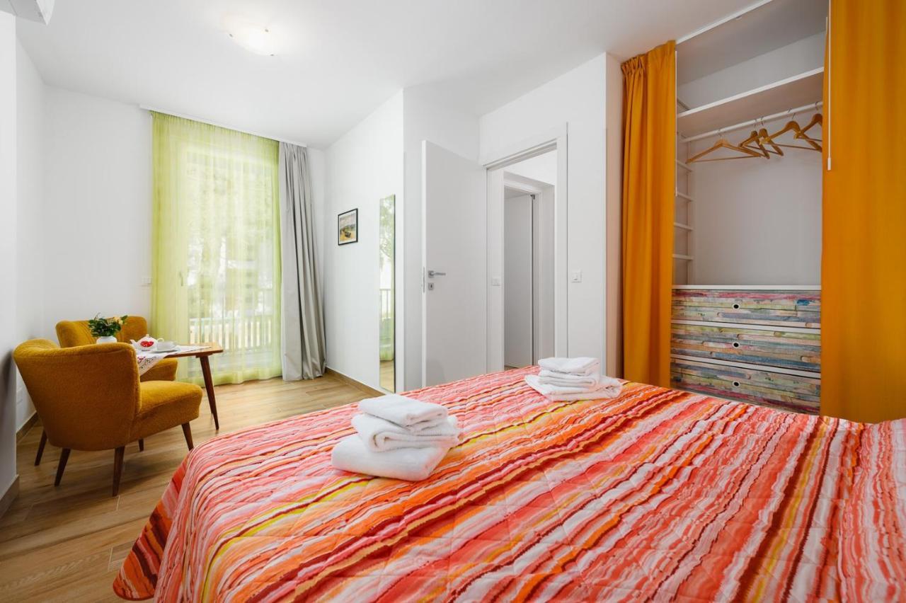 Andrea House With Apartments Umago Esterno foto