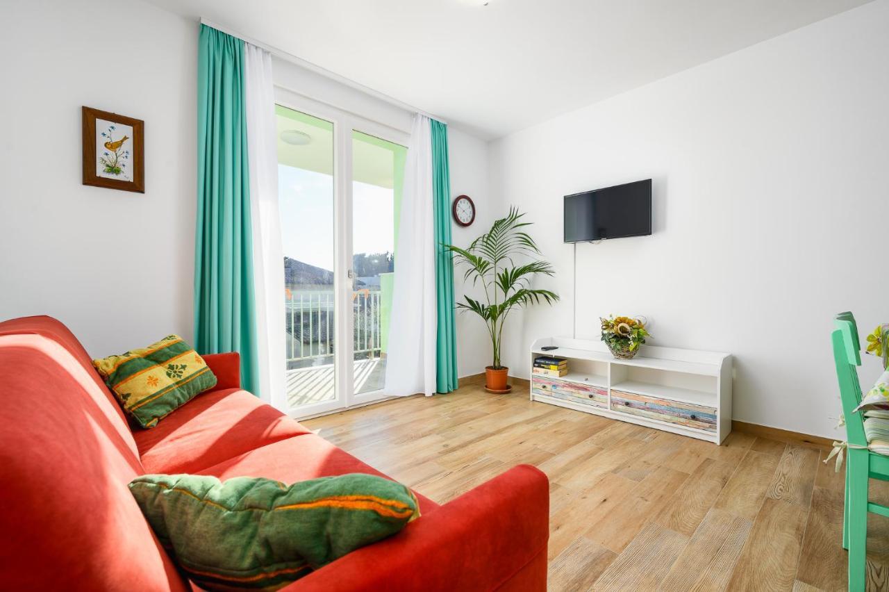 Andrea House With Apartments Umago Esterno foto